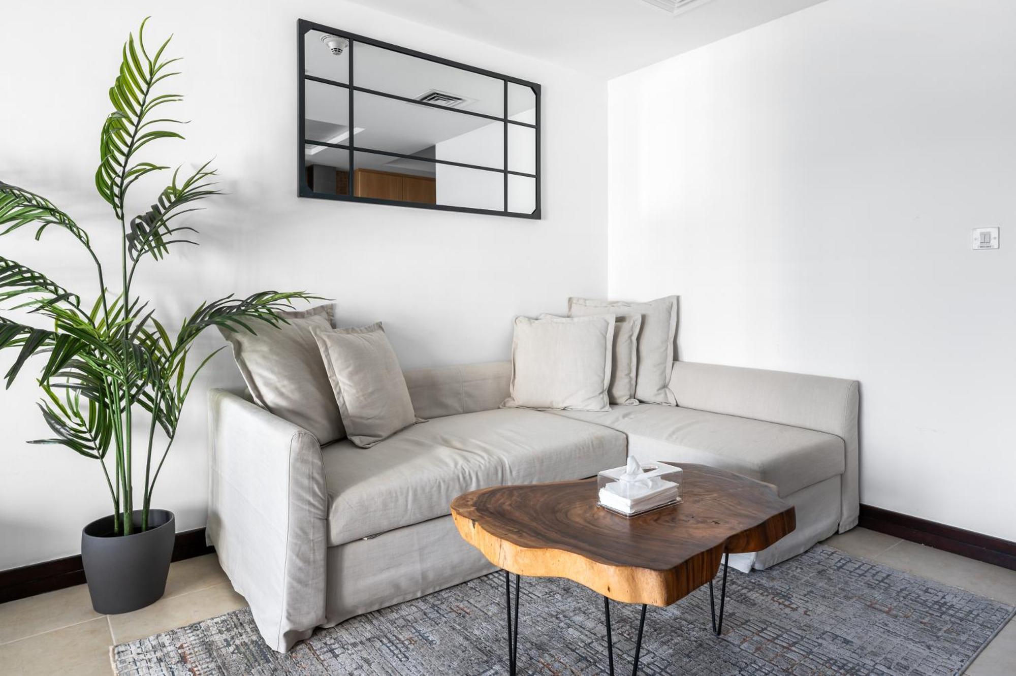 דובאי Upscale Studio Full Lake View In Goldcrest View Tower מראה חיצוני תמונה