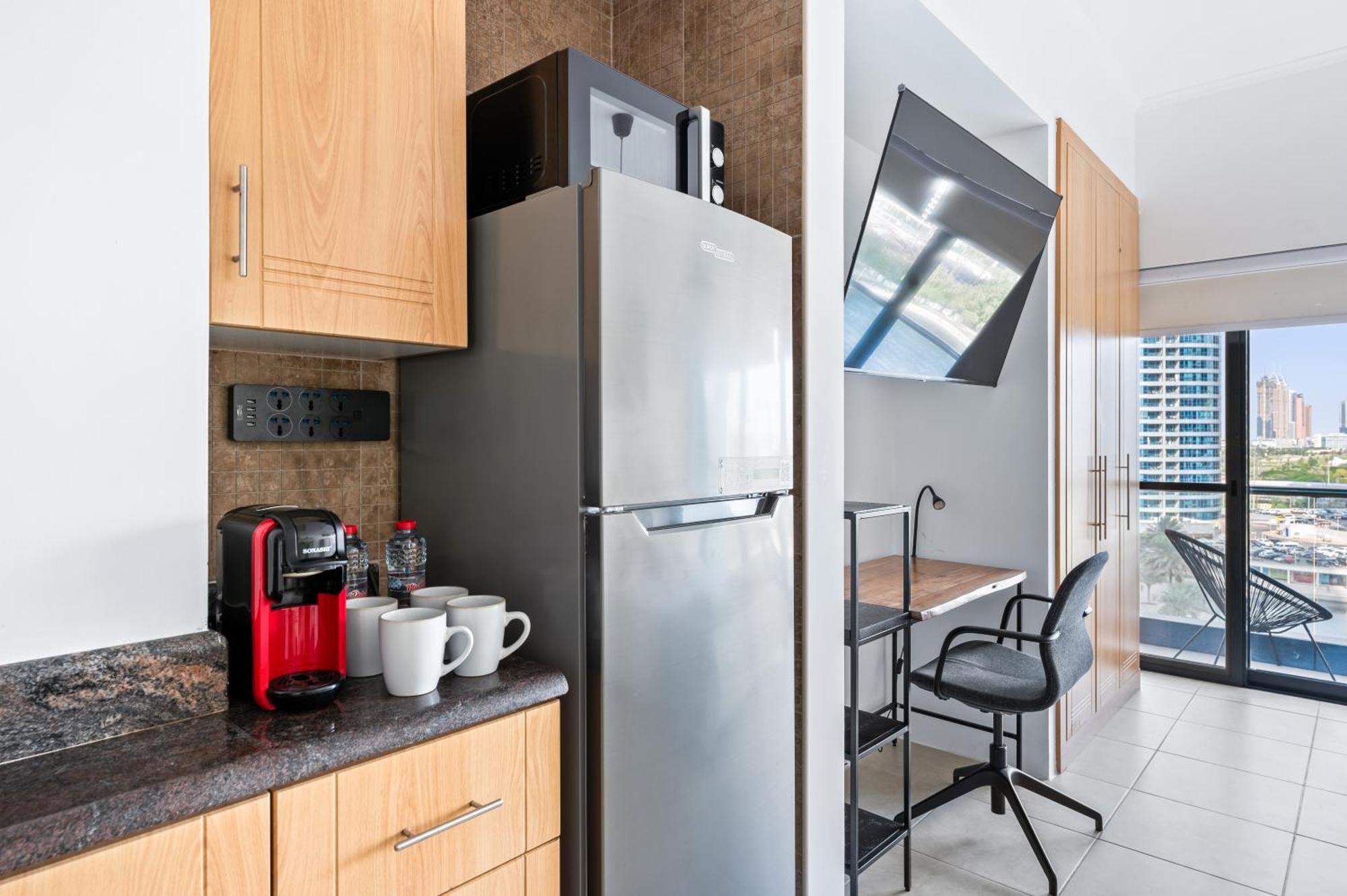 דובאי Upscale Studio Full Lake View In Goldcrest View Tower מראה חיצוני תמונה