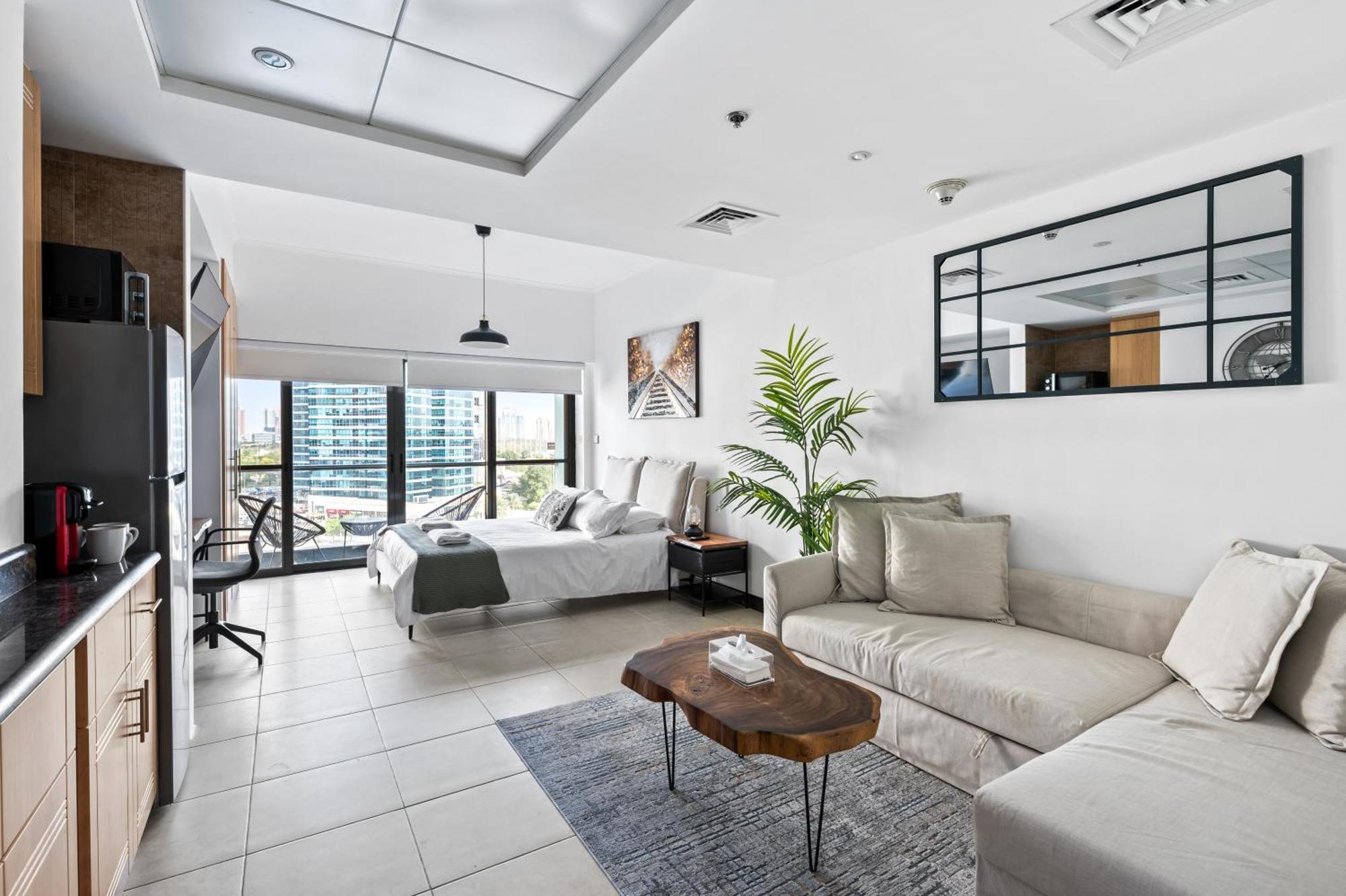 דובאי Upscale Studio Full Lake View In Goldcrest View Tower מראה חיצוני תמונה