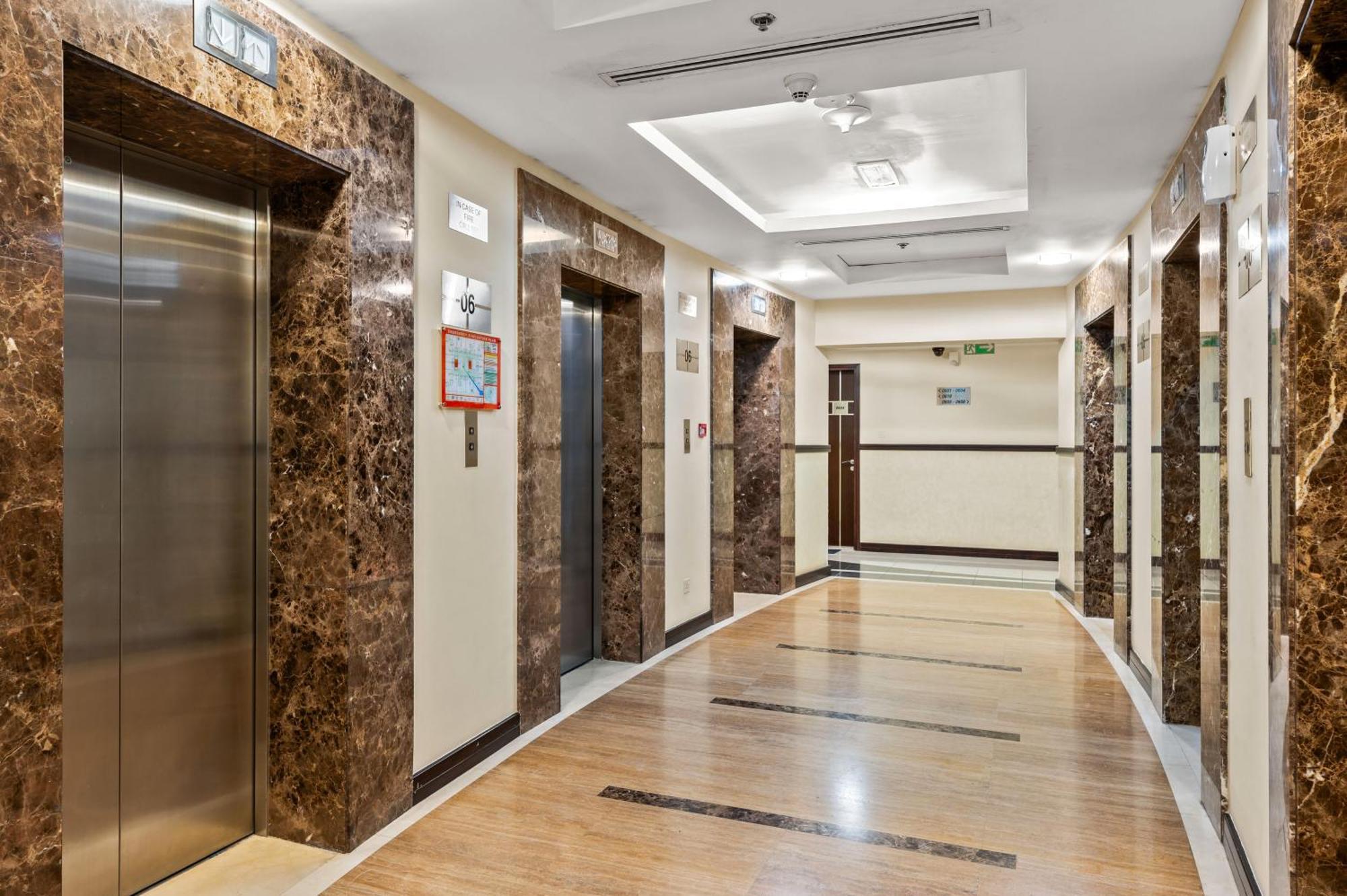 דובאי Upscale Studio Full Lake View In Goldcrest View Tower מראה חיצוני תמונה