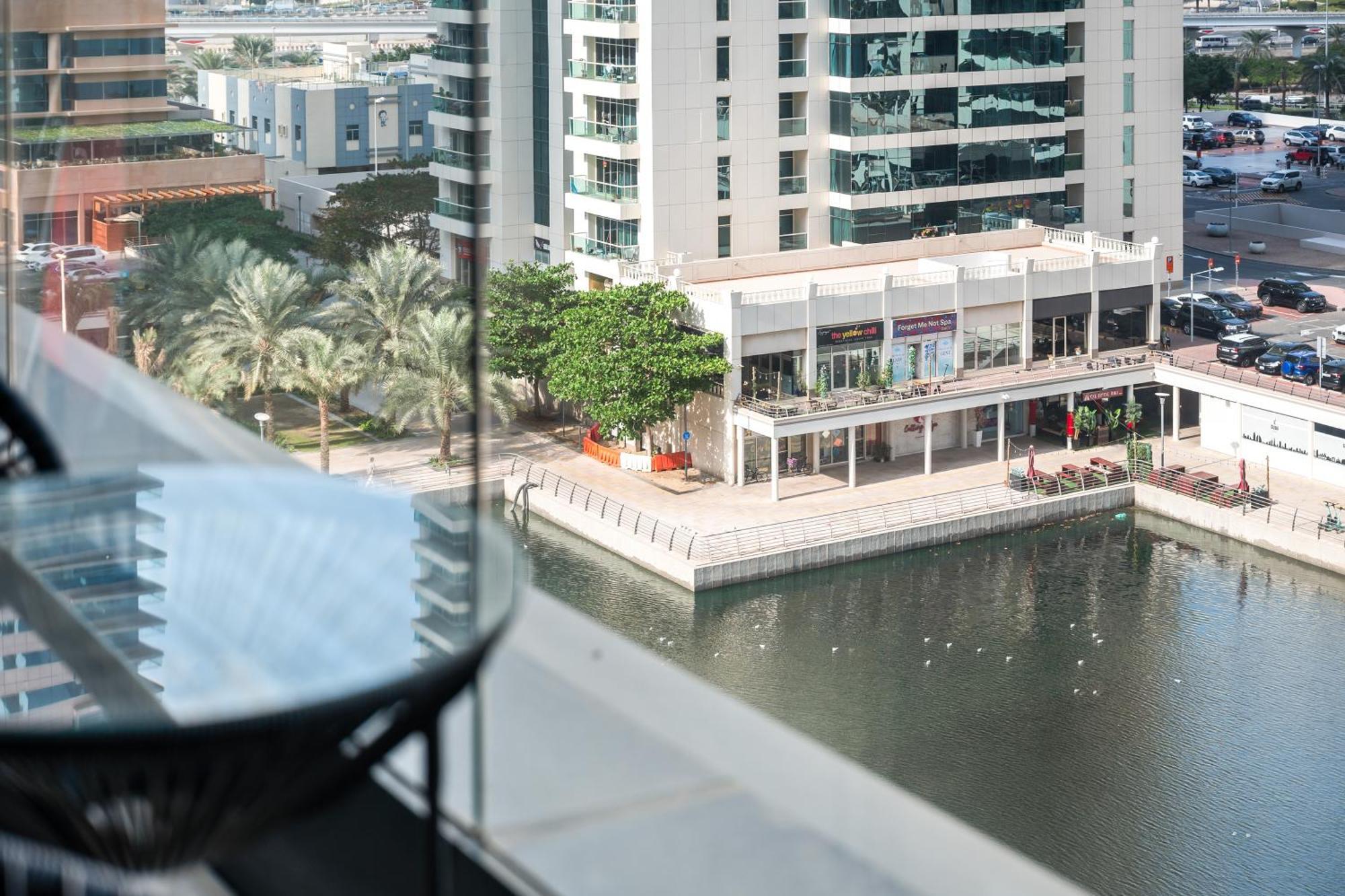 דובאי Upscale Studio Full Lake View In Goldcrest View Tower מראה חיצוני תמונה